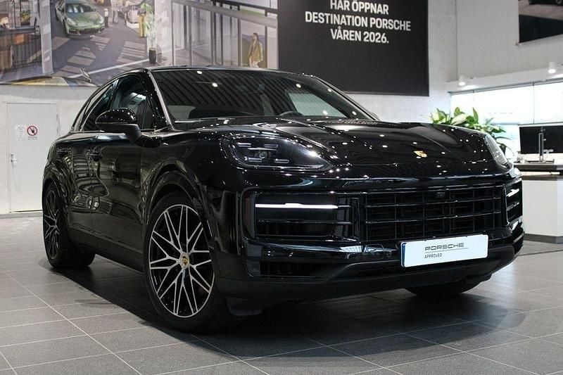 Svart Begagnad 2024 Porsche Cayenne Sportkupé | 1 150 000 kr (Bra pris) - Bild 1/4