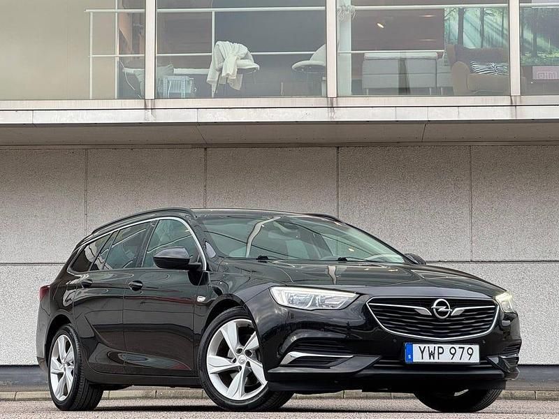 Svart Begagnad 2018 Opel Insignia Enjoy Kombi | 129 900 kr (Marknadspris) - Bild 1/4