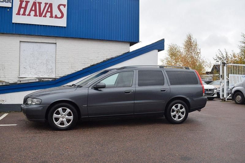 Grå Begagnad 2004 Volvo V70 Kombi | 29 500 kr (Marknadspris) - Bild 1/4