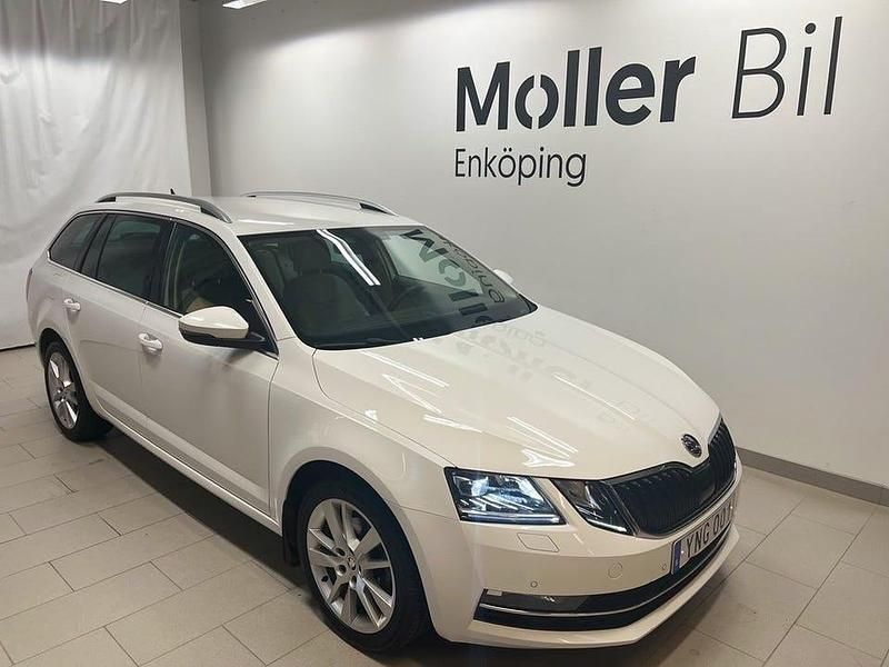 Candy white Begagnad 2018 Skoda Octavia Style Kombi | 179 000 kr (Lite dyr) - Bild 1/4