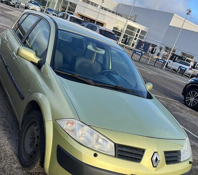 Grön Begagnad 2003 Renault Mégane II Halvkombi | 12 000 kr (Superpris) - Bild 1/4
