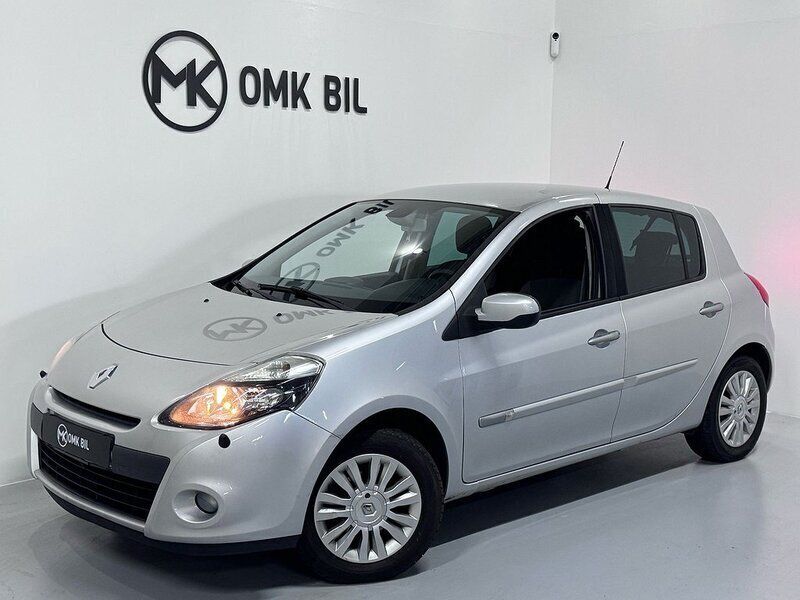Silver Begagnad 2010 Renault Clio R.S. Halvkombi | 42 900 kr (Marknadspris) - Bild 1/4