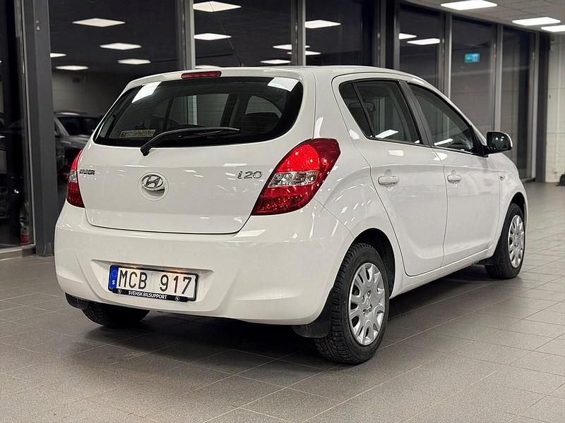 Begagnad Hyundai i20 Select 78 HK (57 kW) 2012 Vit Halvkombi