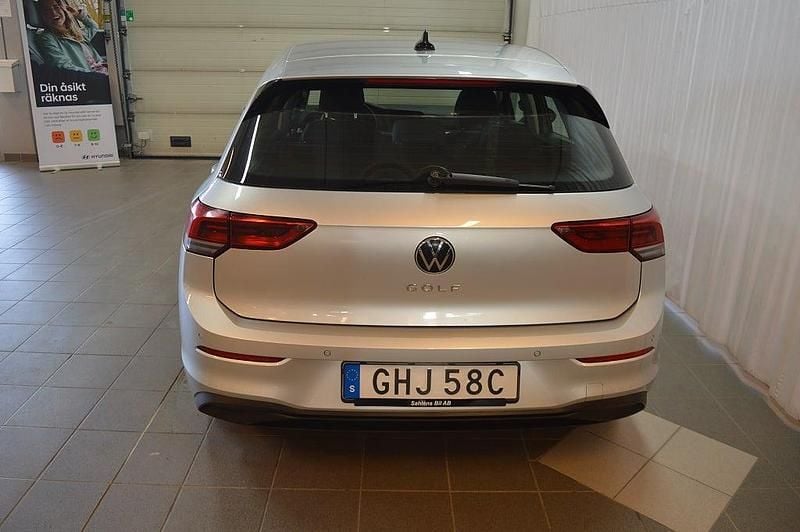 Begagnad VW Golf VIII 116 HK (85 kW) 2020 Silver Halvkombi