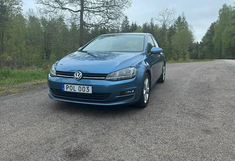 Blå Begagnad 2013 VW Golf VII Halvkombi | 125 000 kr (Marknadspris) - Bild 1/4