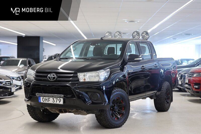 Svart Begagnad 2016 Toyota HiLux Pickup | 339 900 kr (Marknadspris) - Bild 1/3