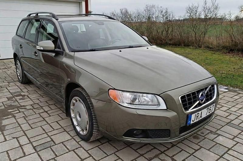 Begagnad 2009 Volvo V70 Kombi | 38 000 kr (Marknadspris) - Bild 1/4