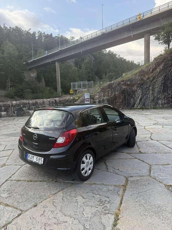 Svart Begagnad 2010 Opel Corsa Enjoy Halvkombi | 35 000 kr (Marknadspris) - Bild 1/4