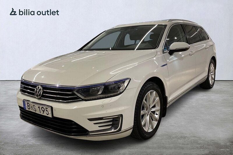 Vit Begagnad 2016 VW Passat GTE Kombi | 149 000 kr (Marknadspris) - Bild 1/4