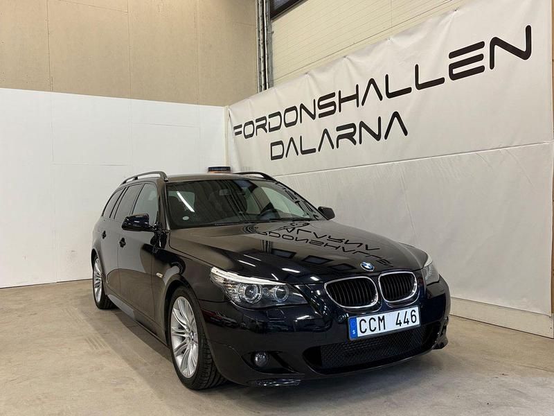 Svart Begagnad 2010 BMW 520 M Sport Kombi | 169 900 kr (Dyr) - Bild 1/4