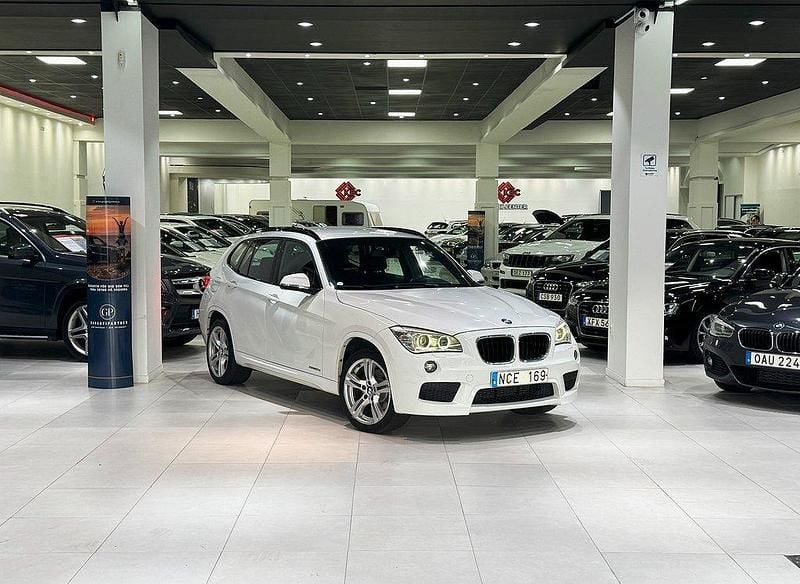 Vit Begagnad 2012 BMW X1 M Sport SUV | 121 900 kr (Lite dyr) - Bild 1/4