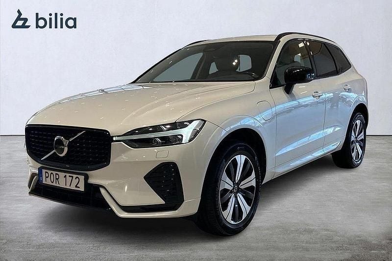 Vit Begagnad 2022 Volvo XC60 Plus SUV | 389 900 kr (Marknadspris) - Bild 1/4