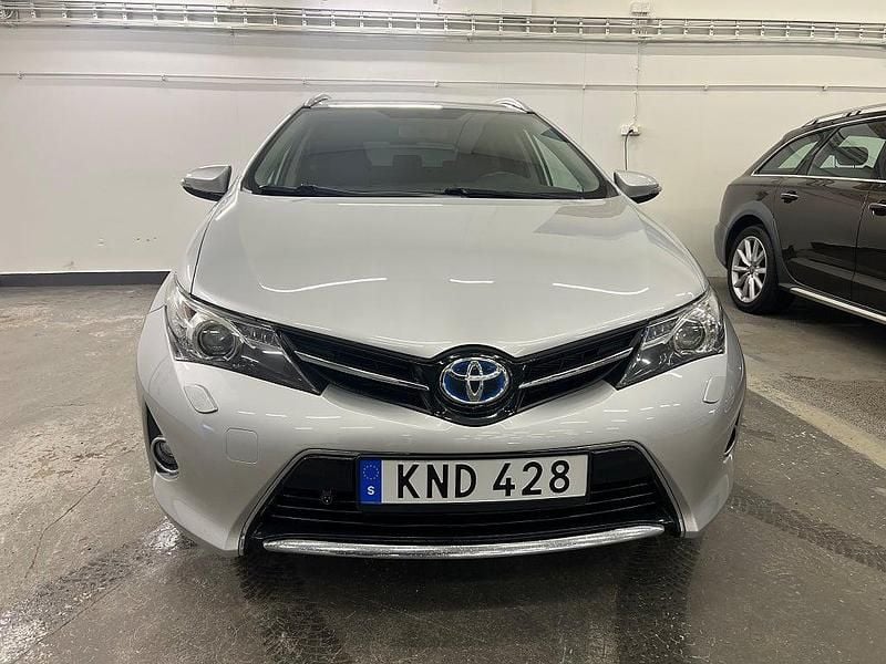 Begagnad Toyota Auris Touring Sports Active 136 HK (100 kW) 2013 Silver Kombi
