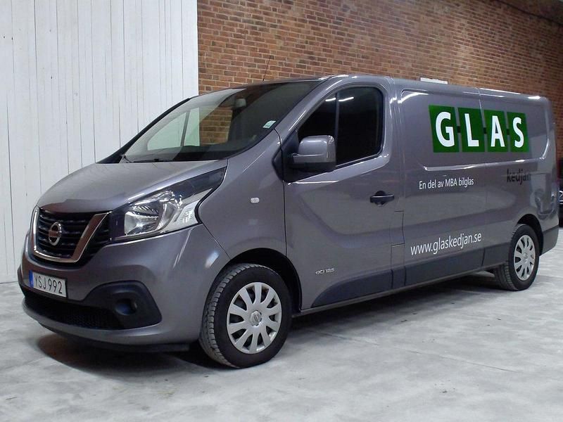 Grå Begagnad 2019 Nissan NV300 Van | 169 499 kr (Marknadspris) - Bild 1/4