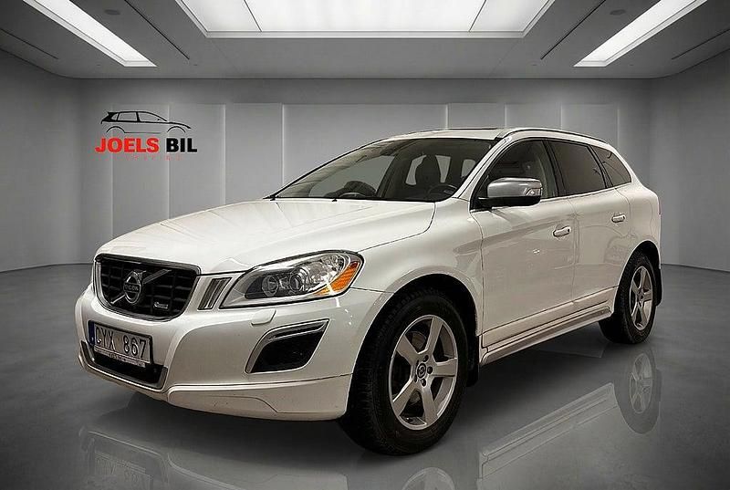 Vit Begagnad 2013 Volvo XC60 R-Design SUV | 94 900 kr (Bra pris) - Bild 1/4