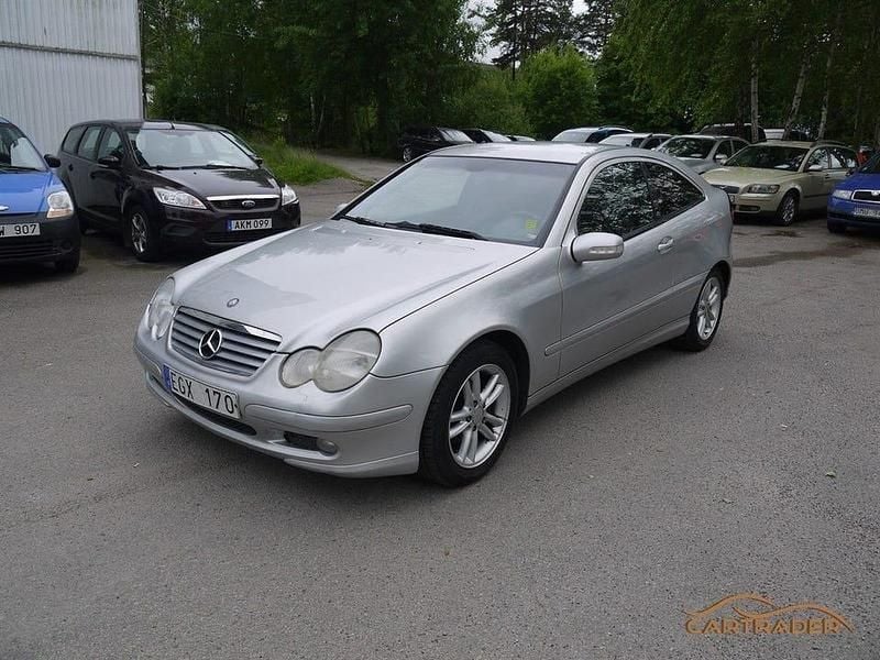 Silver Begagnad 2006 Mercedes C180 Sportkupé | 27 000 kr (Marknadspris) - Bild 1/4