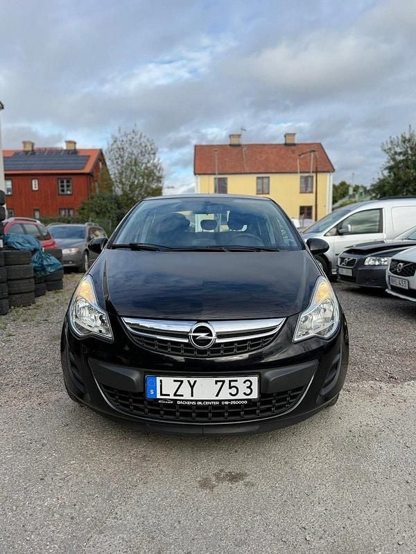 Svart Begagnad 2011 Opel Corsa Enjoy Halvkombi | 34 900 kr (Marknadspris) - Bild 1/4