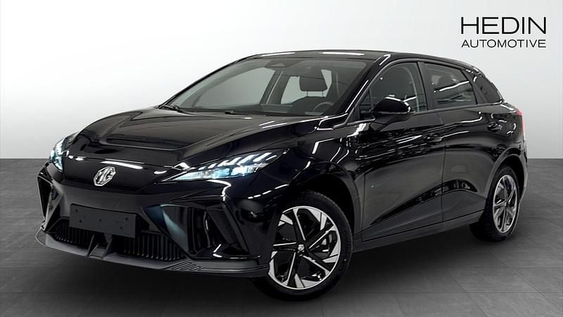 Begagnad MG MG4 EV 125 kW (170 HK) 2024 Svart Halvkombi