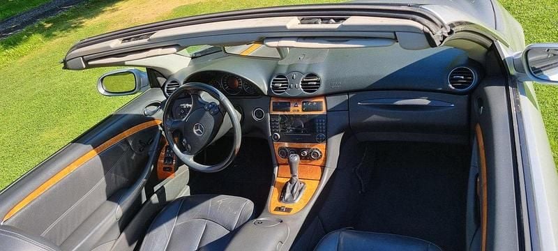 Silver Begagnad 2004 Mercedes CLK200 Elegance Cab | 45 000 kr (Bra pris) - Bild 1/4