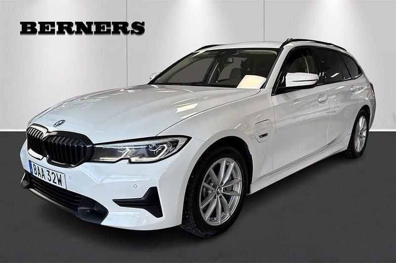 Begagnad BMW 330 295 HK (216 kW) 2022 Vit Kombi