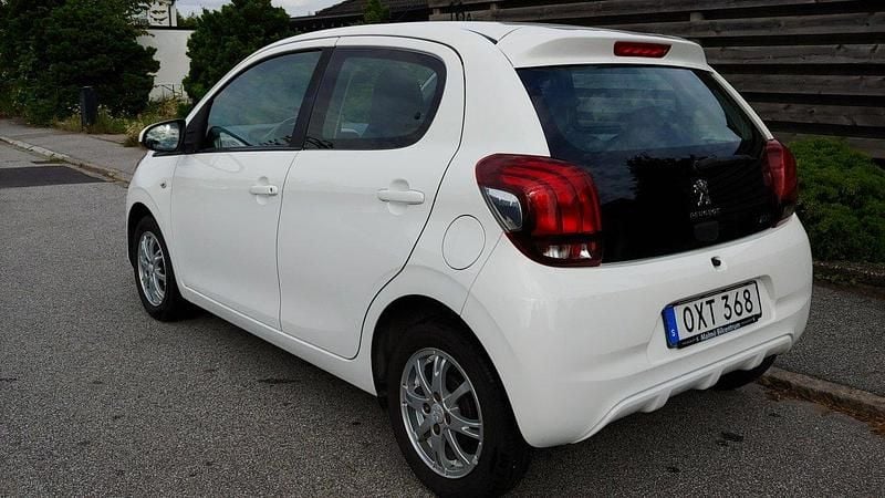 Vit Begagnad 2014 Peugeot 108 Halvkombi | 60 000 kr (Marknadspris) - Bild 1/4