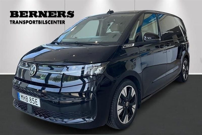 Svart Begagnad 2023 VW Multivan Life Van | 539 900 kr (Dyr) - Bild 1/4