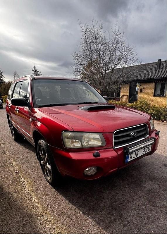 Röd Begagnad 2005 Subaru Forester SUV | 45 000 kr (Marknadspris) - Bild 1/2