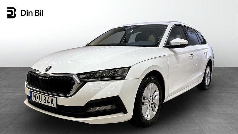 Vit Begagnad 2022 Skoda Octavia Ambition Kombi | 223 900 kr (Marknadspris) - Bild 1/4