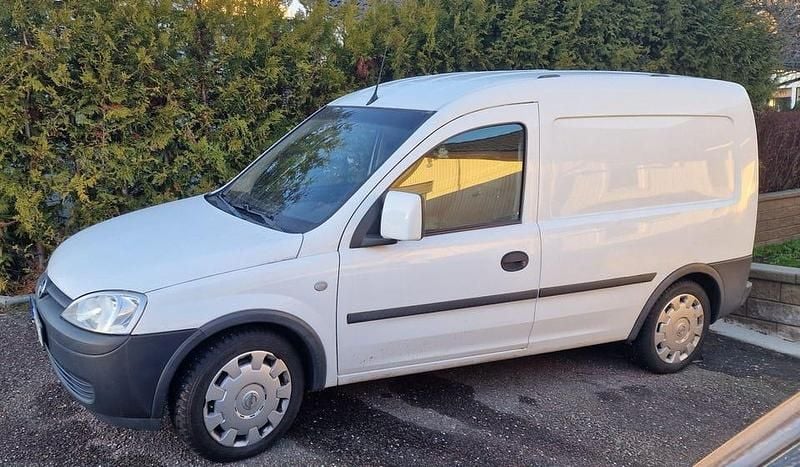Begagnad Opel Combo 94 HK (69 kW) 2009 Van