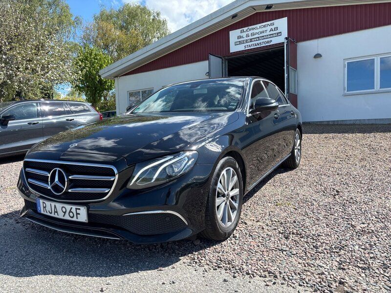 Svart Begagnad 2019 Mercedes E200 Avantgarde Sedan | 259 000 kr (Marknadspris) - Bild 1/4