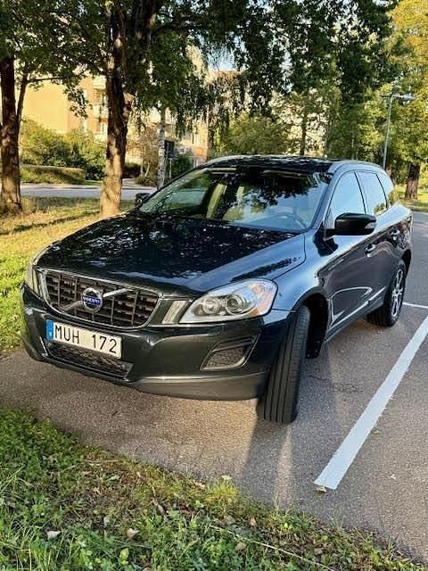 Grå Begagnad 2013 Volvo XC60 Summum SUV | 120 000 kr (Superpris) - Bild 1/4
