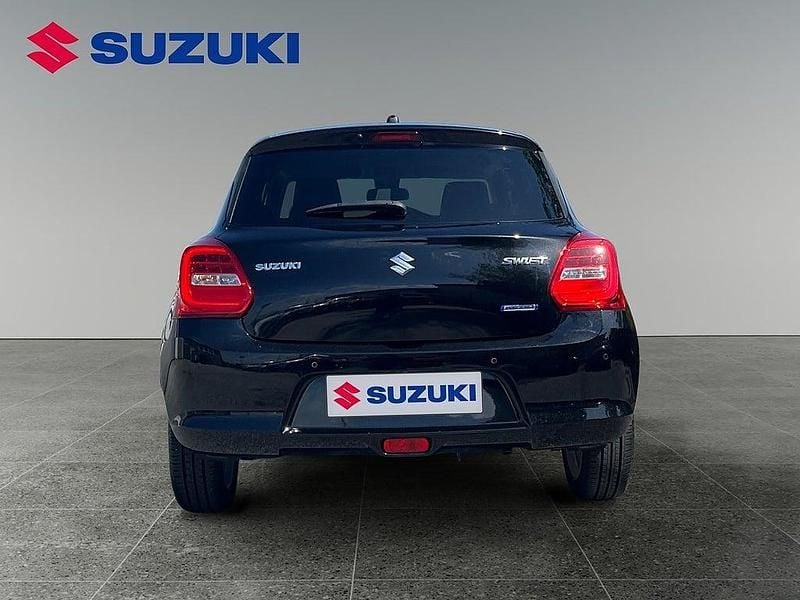 Begagnad Suzuki Swift 83 HK (61 kW) 2022 Svart Halvkombi