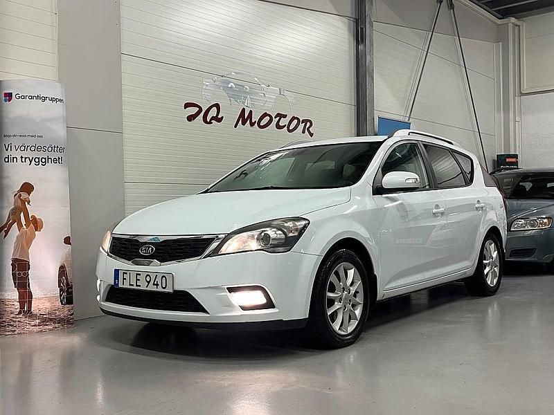 Vit Begagnad 2010 Kia Ceed Sportswagon Kombi | 49 900 kr (Marknadspris) - Bild 1/4