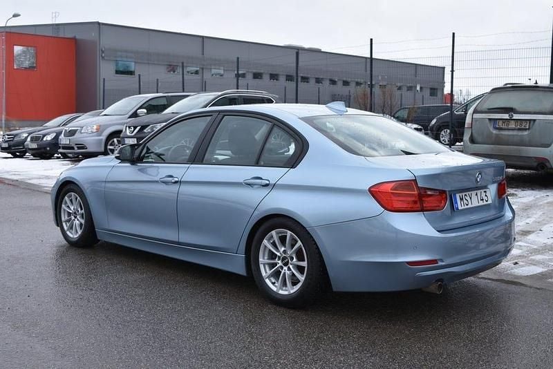 Begagnad BMW 320 184 HK (135 kW) 2012 Blå Sedan