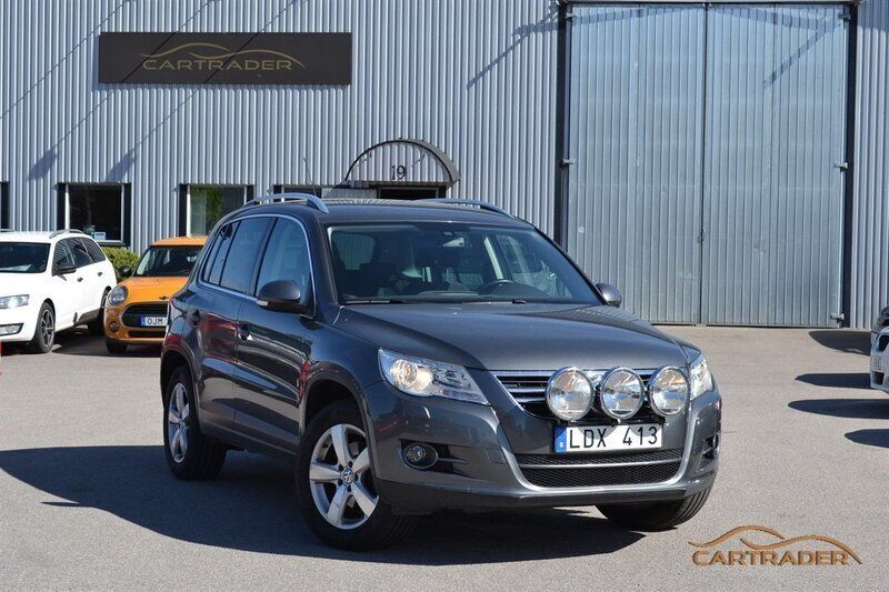 Mörkgrå (grå) Begagnad 2011 VW Tiguan Sportline SUV | 59 900 kr (Marknadspris) - Bild 1/4