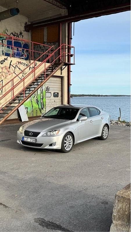 Silver Begagnad 2008 Lexus IS250 Sedan | 55 000 kr (Superpris) - Bild 1/4