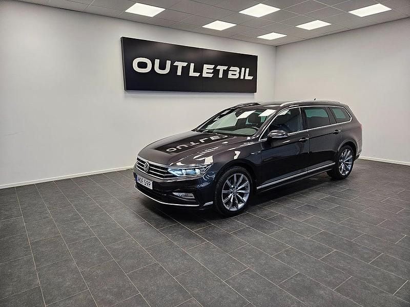 Grå Begagnad 2021 VW Passat GT Kombi | 265 000 kr (Marknadspris) - Bild 1/4