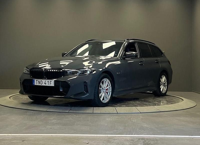 Begagnad BMW 330 M Sport 292 HK (214 kW) 2023 Dravitgrey metallic