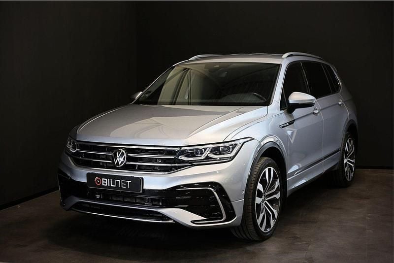 Silver Begagnad 2022 VW Tiguan Allspace R-line SUV | 379 900 kr (Marknadspris) - Bild 1/4