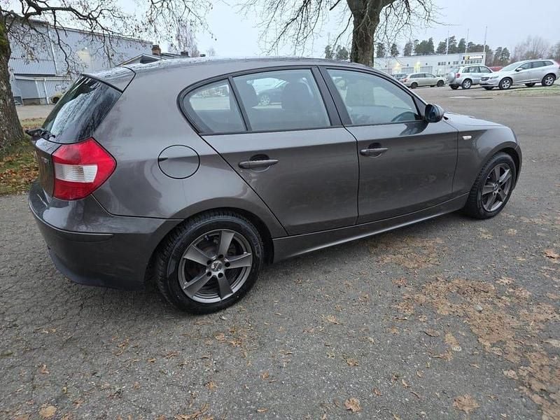 Begagnad BMW 116 Advantage 116 HK (85 kW) 2007 Brun Halvkombi