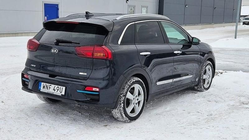 Begagnad Kia e-Niro Advance 150 kW (204 HK) 2021 Blå SUV