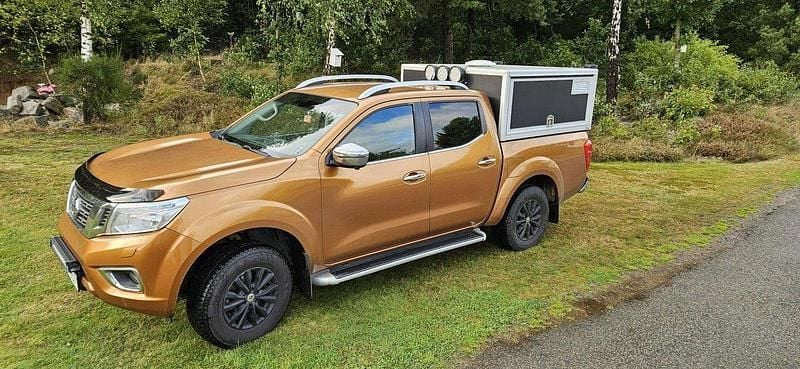 Orange Begagnad 2016 Nissan Navara Pickup | 220 000 kr (Marknadspris) - Bild 1/3