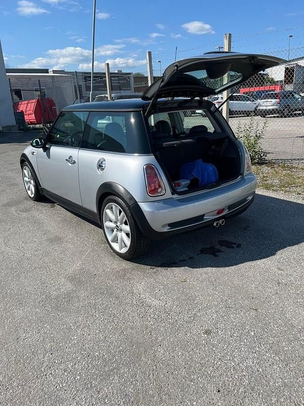 Begagnad Mini Cooper S 170 HK (125 kW) 2006 Silvermetallic Halvkombi