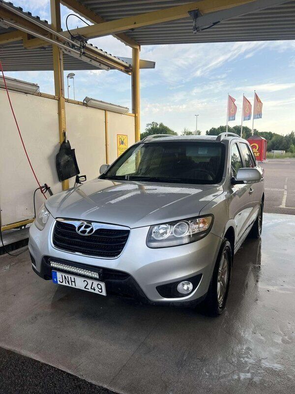 Silver Begagnad 2010 Hyundai Santa Fe SUV | 55 000 kr (Marknadspris) - Bild 1/4