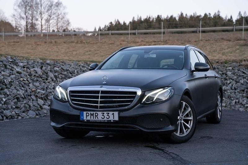 Begagnad Mercedes E220 163 HK (119 kW) 2018 Matte svart