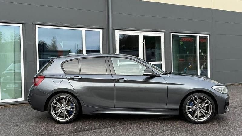 Begagnad BMW M135 326 HK (239 kW) 2016 Grå Halvkombi
