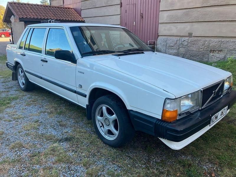 Begagnad Volvo 740 116 HK (85 kW) 1988 Vit Sedan