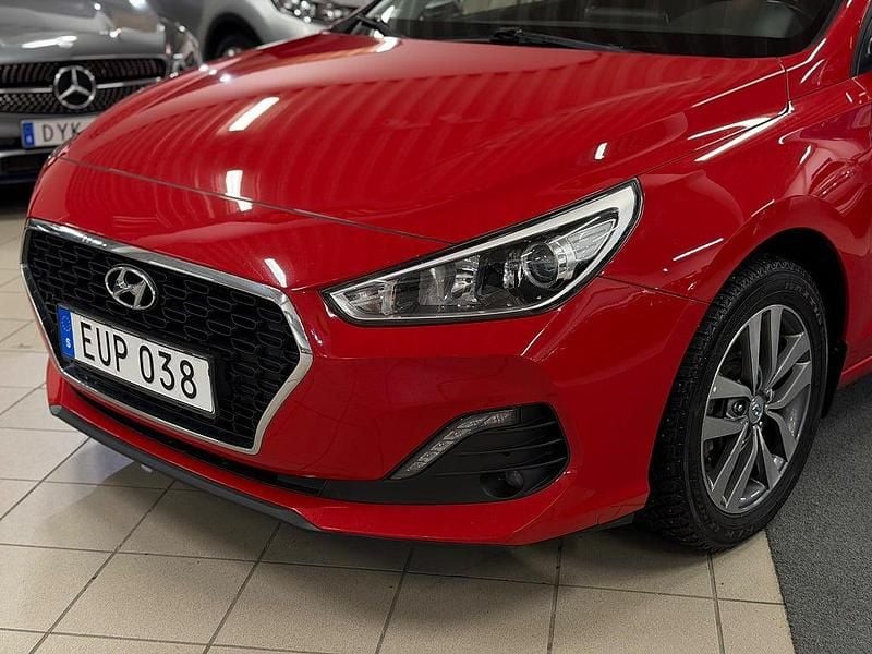 Begagnad Hyundai i30 Trend 120 HK (88 kW) 2018 Röd Kombi