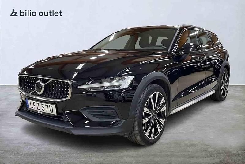 Svart Begagnad 2023 Volvo V60 CC Kombi | 309 900 kr (Marknadspris) - Bild 1/1