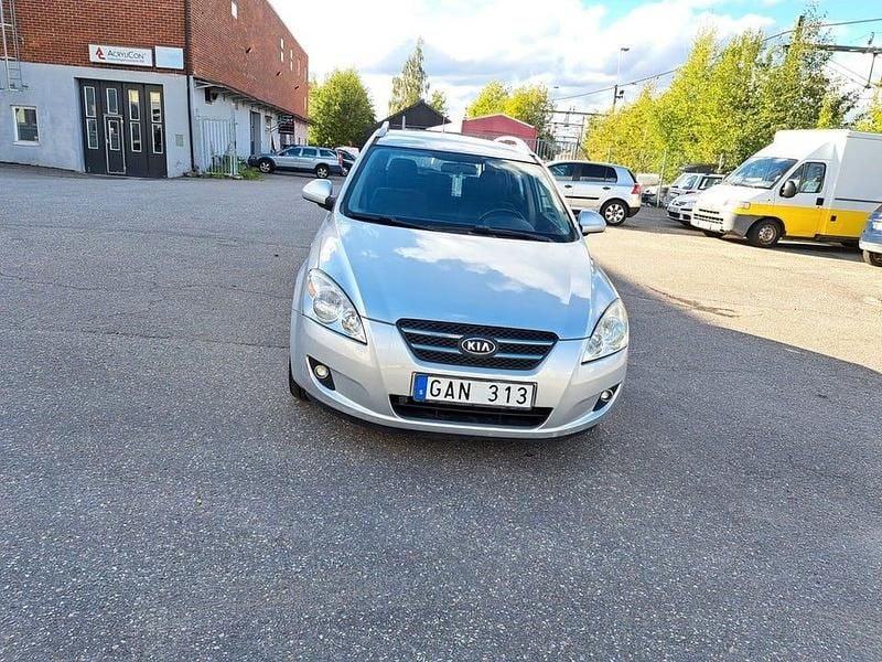 Begagnad Kia Ceed Sportswagon EX 116 HK (85 kW) 2007 Silver Kombi